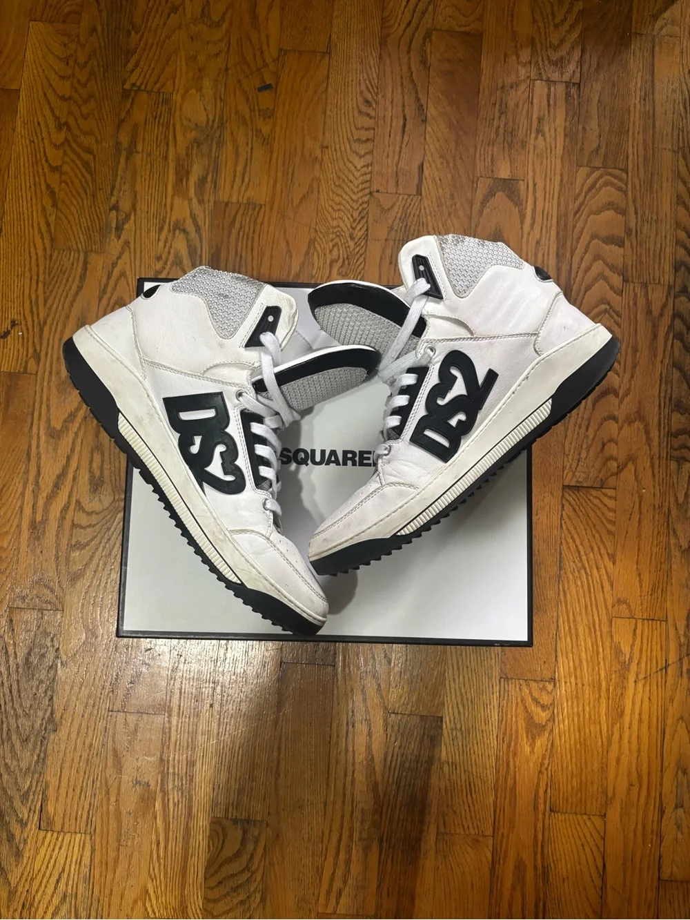 DSQUARED2 branded padded side